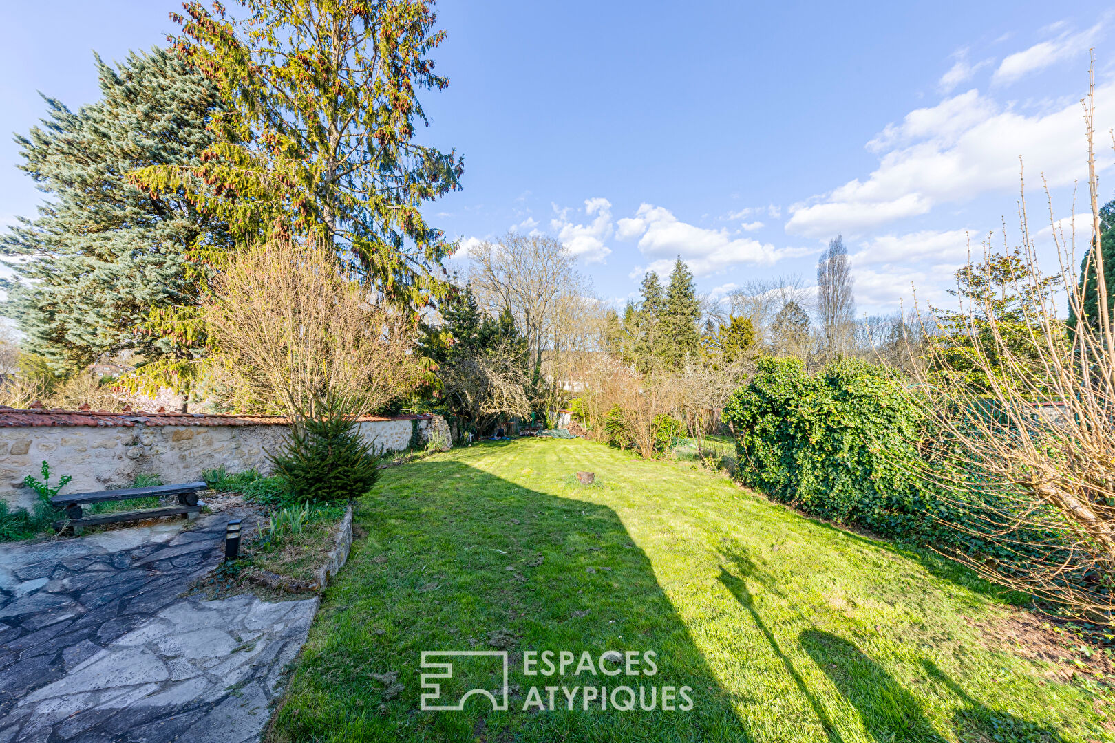 An old soul in a new heart: a modernly renovated family home 35 minutes from Paris