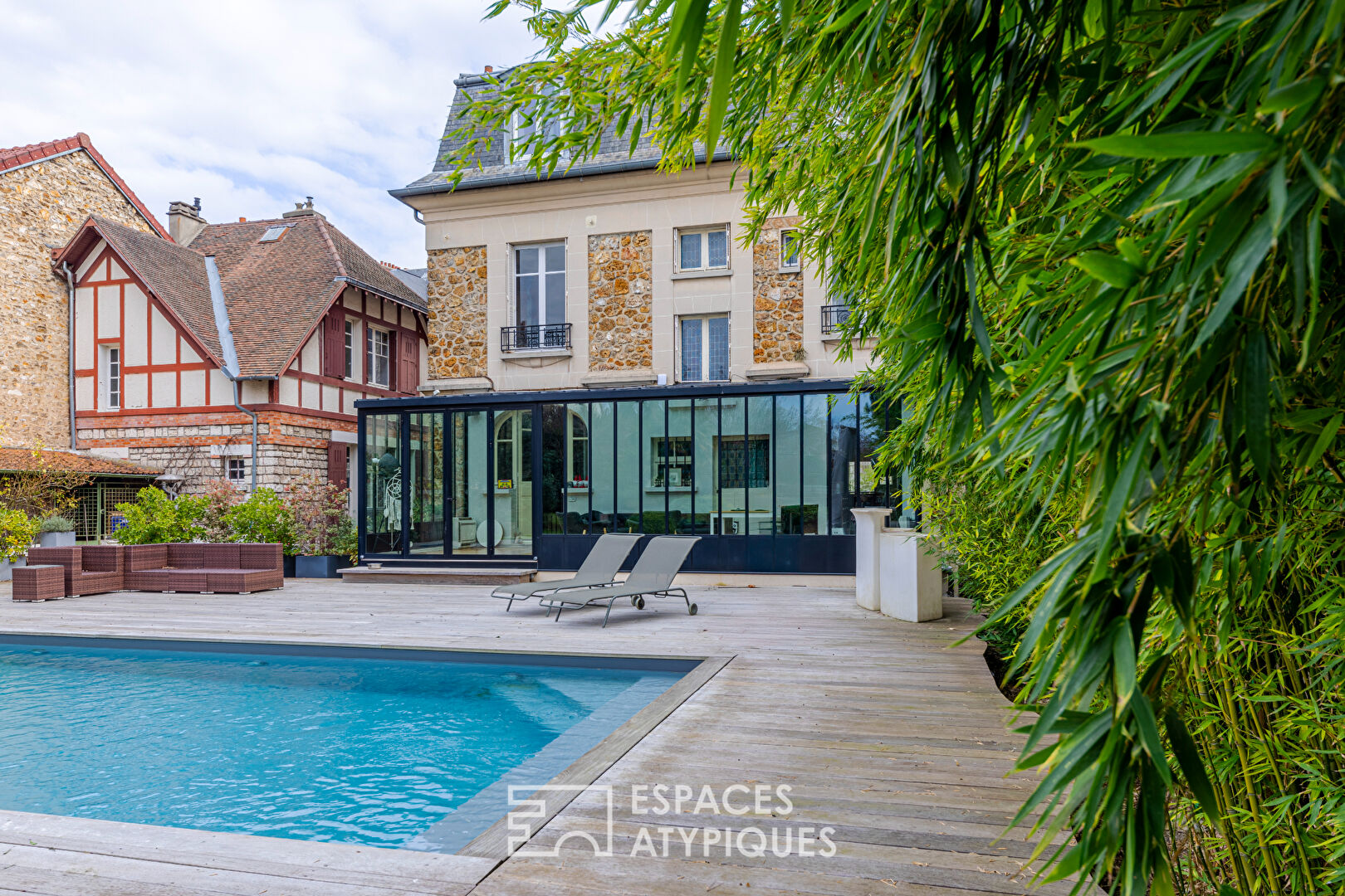 Elegant millstone house with swimming pool in the heart of Enghien les Bains