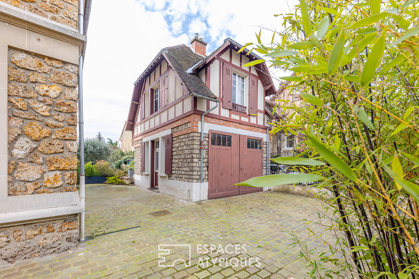 Elegant millstone house with swimming pool in the heart of Enghien les Bains