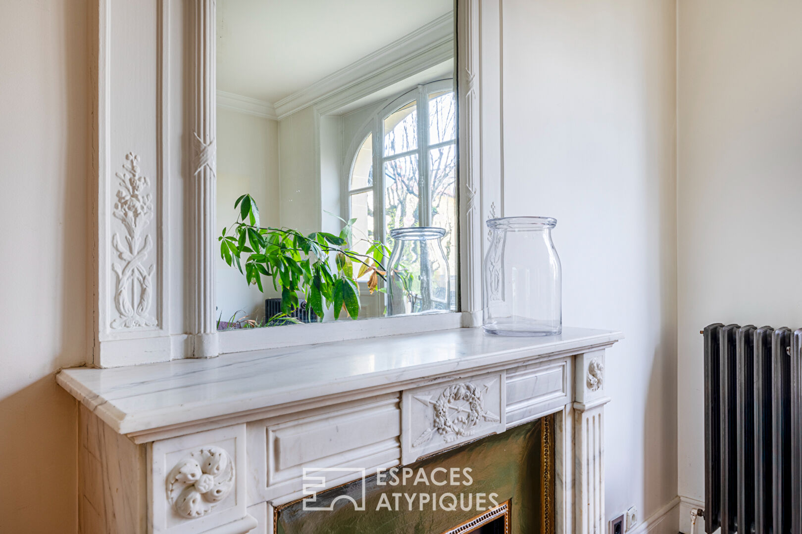 Elegant millstone house with swimming pool in the heart of Enghien les Bains