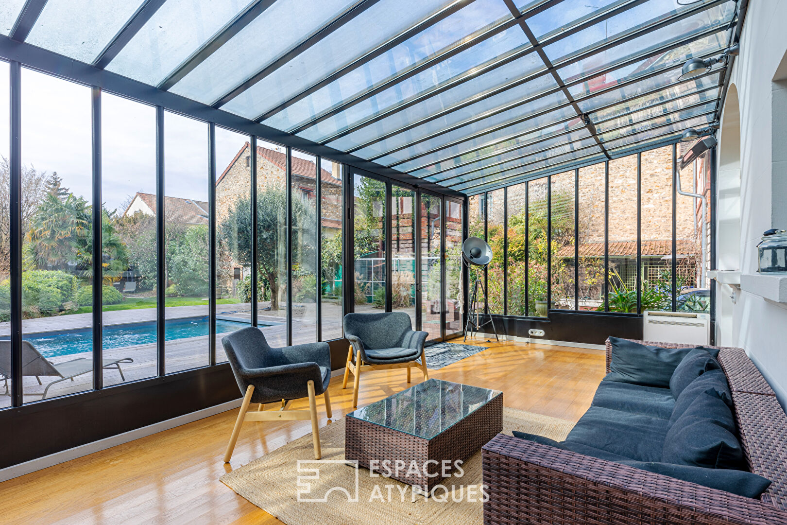 Elegant millstone house with swimming pool in the heart of Enghien les Bains