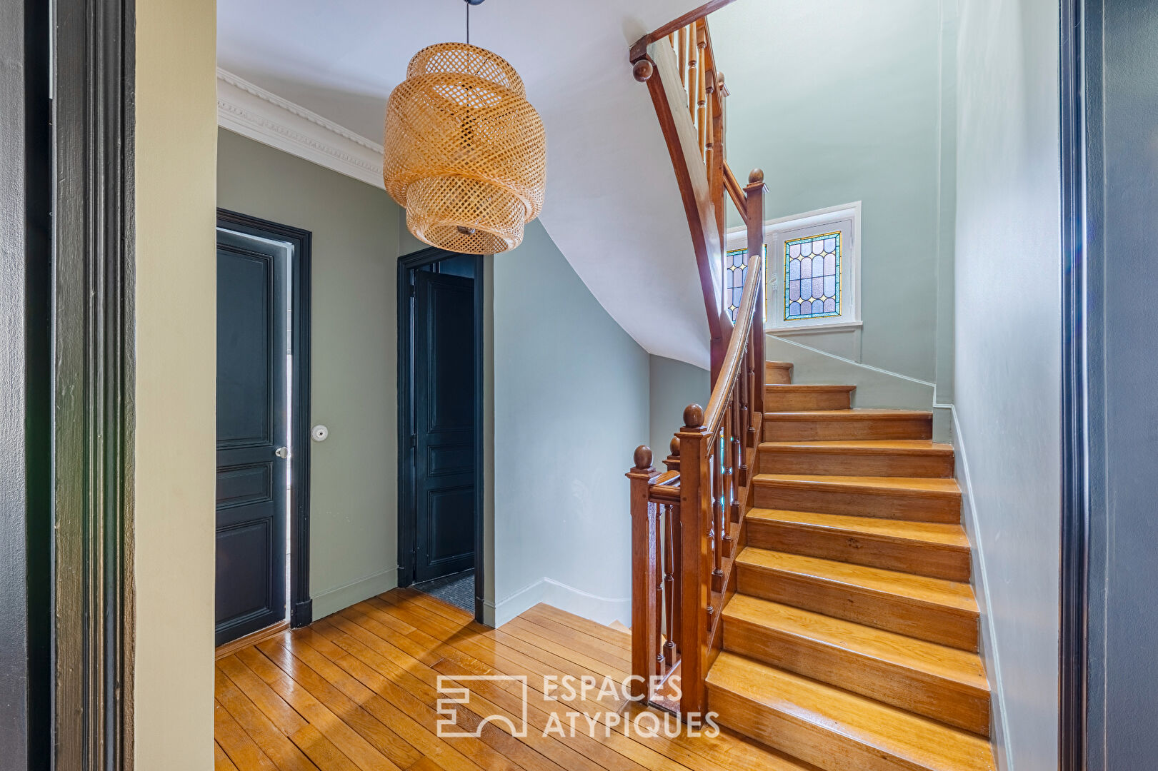 Elegant millstone house with swimming pool in the heart of Enghien les Bains