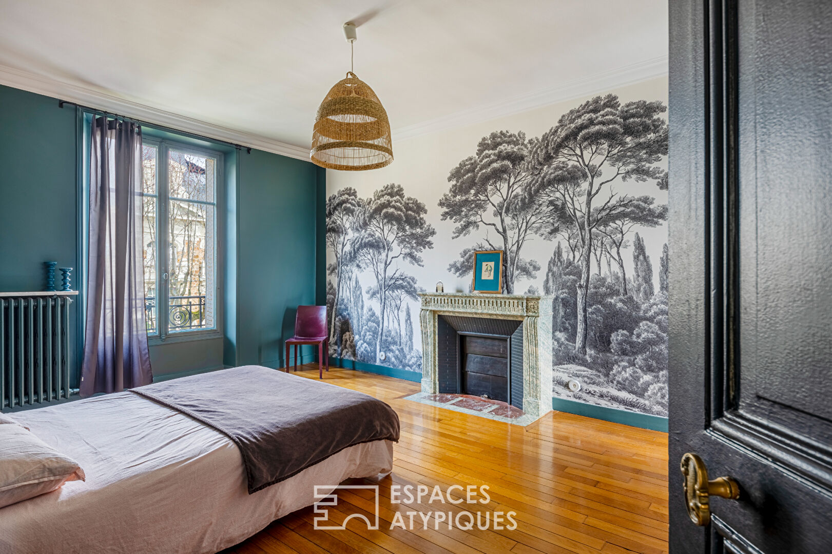 Elegant millstone house with swimming pool in the heart of Enghien les Bains