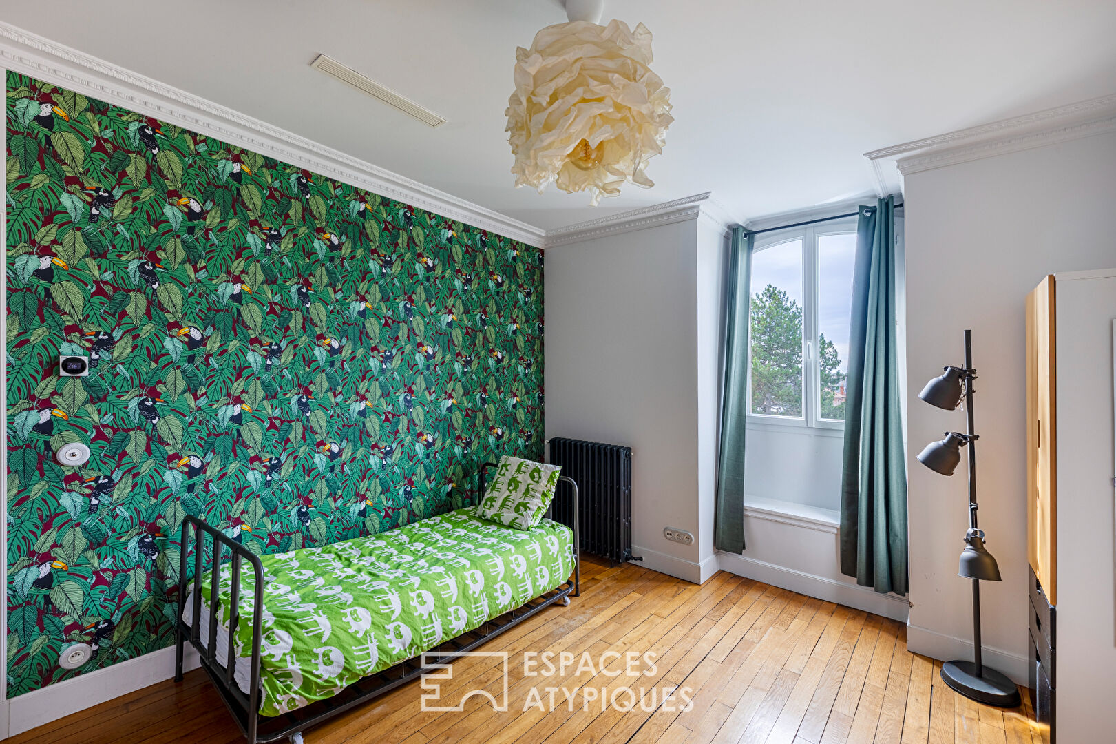 Elegant millstone house with swimming pool in the heart of Enghien les Bains