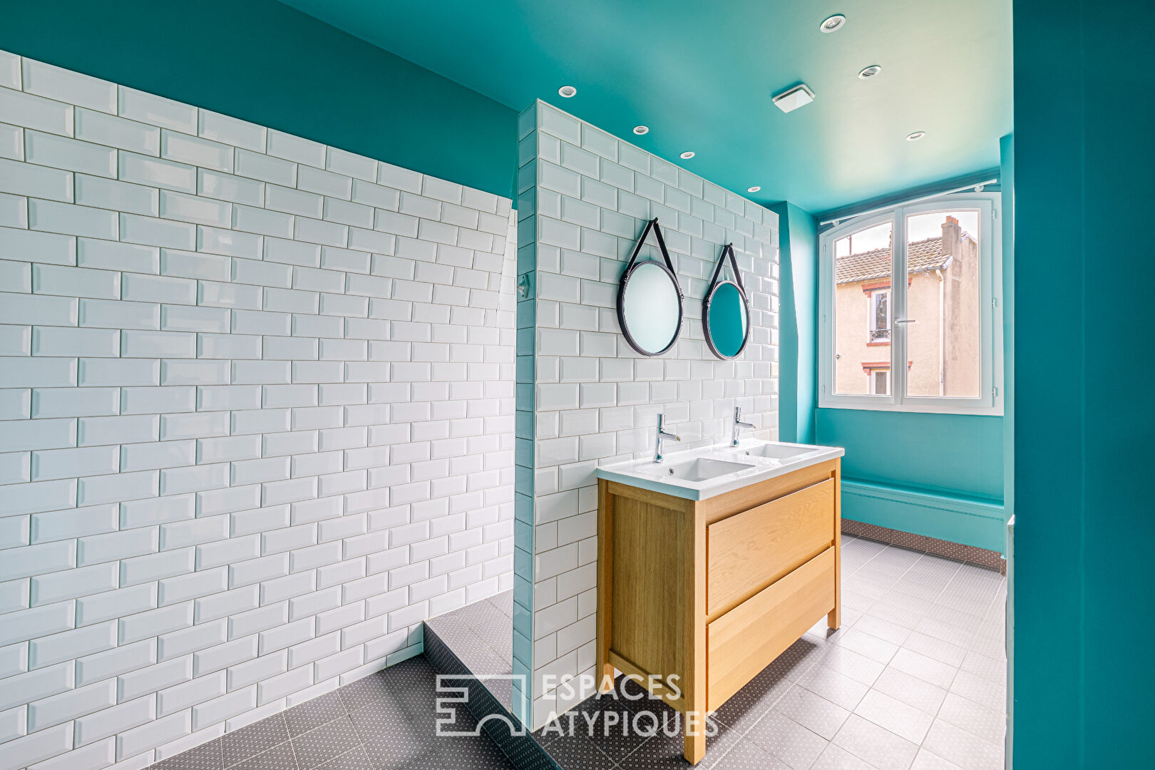 Elegant millstone house with swimming pool in the heart of Enghien les Bains