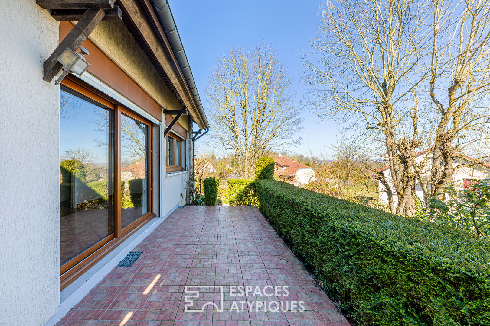Maison esprit 70’s avec belle vue et beau potentiel à Domont