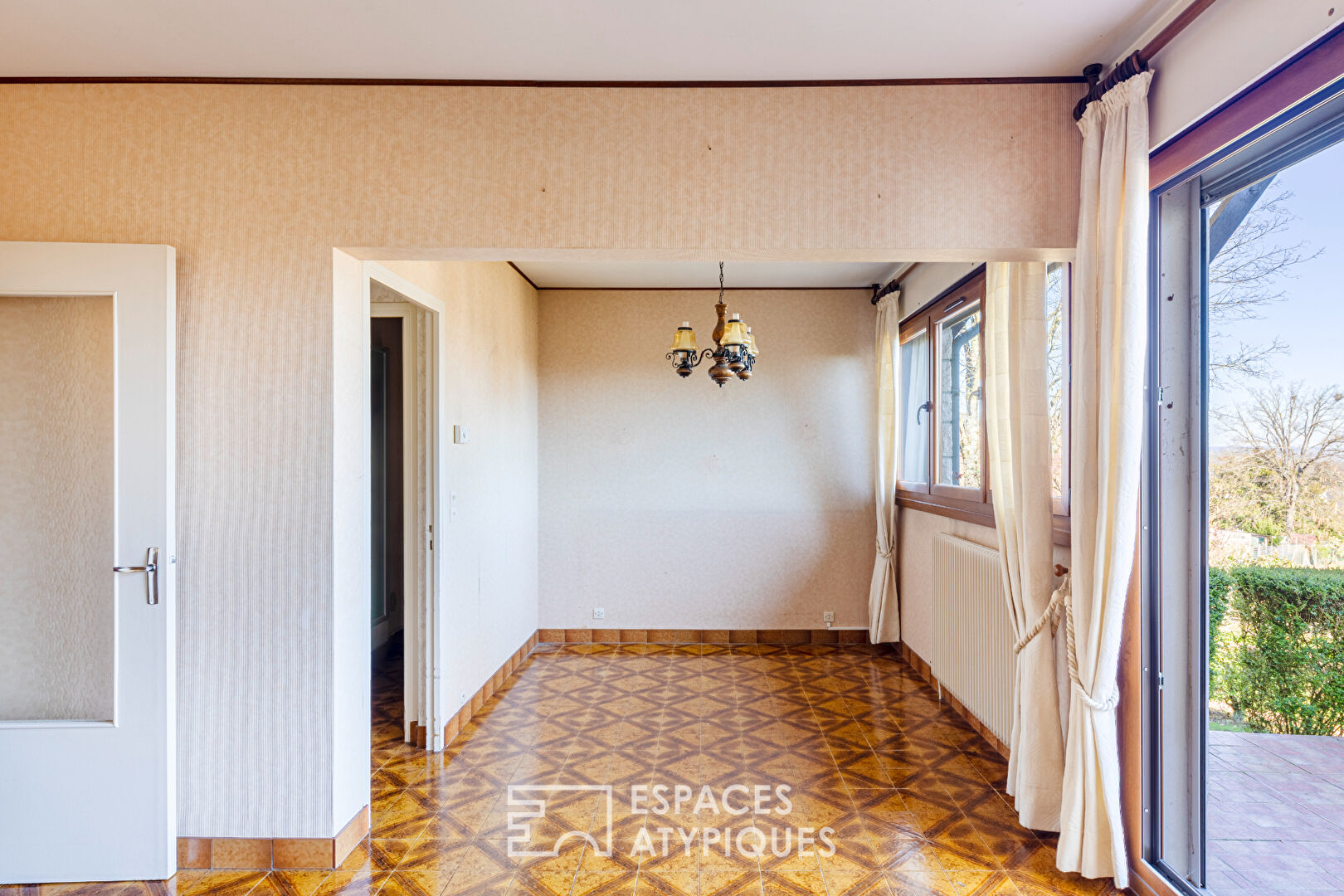 Maison esprit 70’s avec belle vue et beau potentiel à Domont