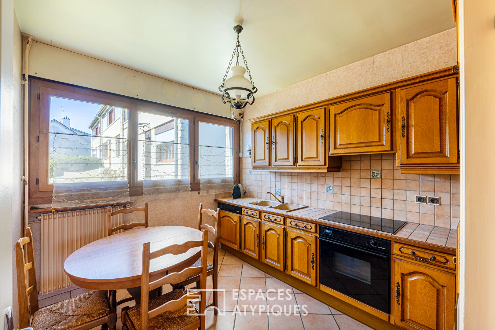 Maison esprit 70’s avec belle vue et beau potentiel à Domont