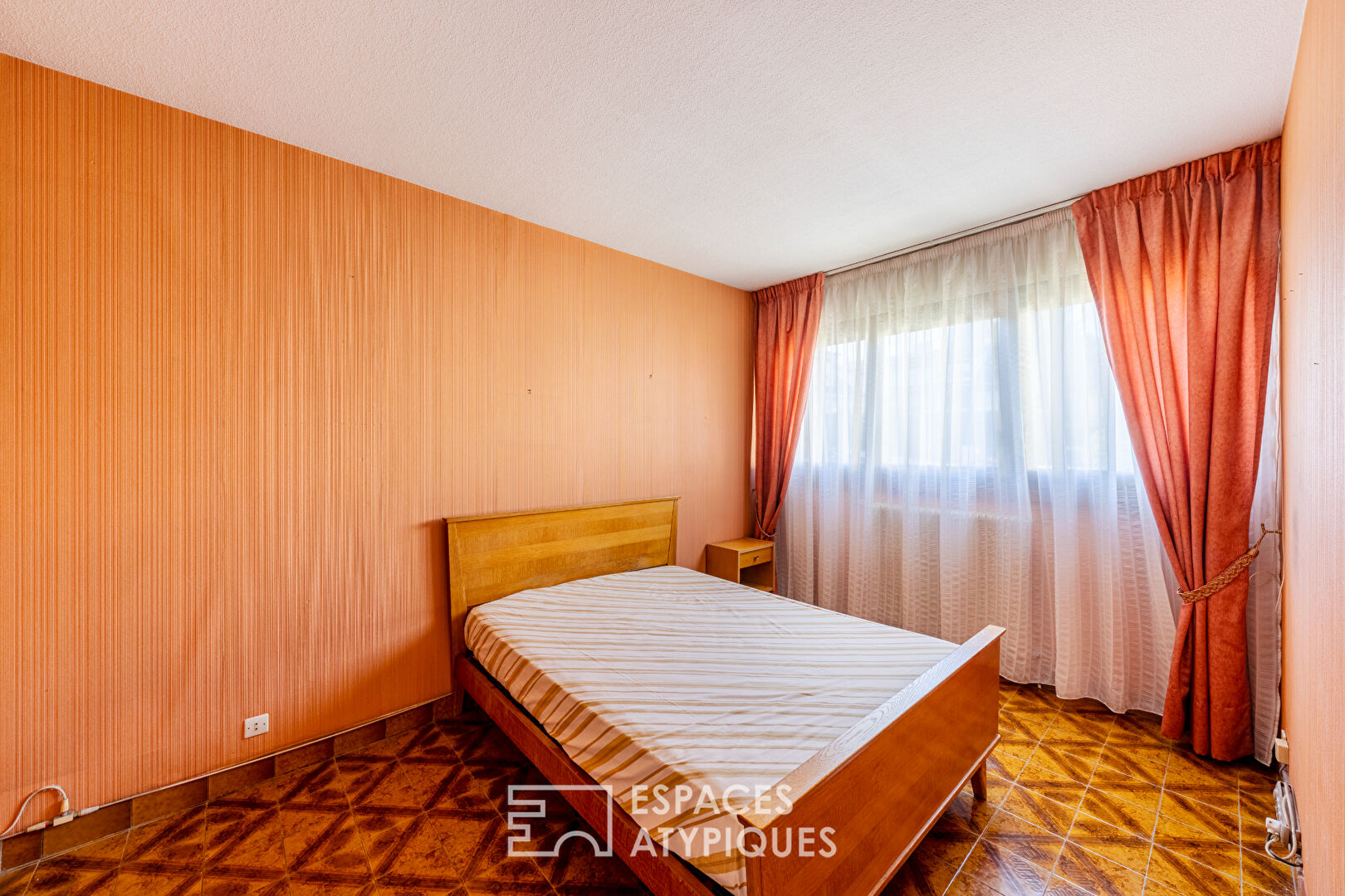 Maison esprit 70’s avec belle vue et beau potentiel à Domont