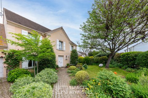 Villa Bellevue –  Belle demeure contemporaine face au green à Presles.