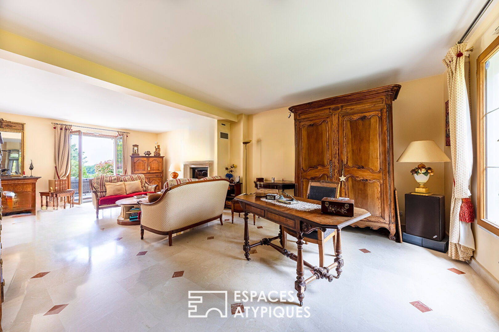 Villa Bellevue –  Belle demeure contemporaine face au green à Presles.