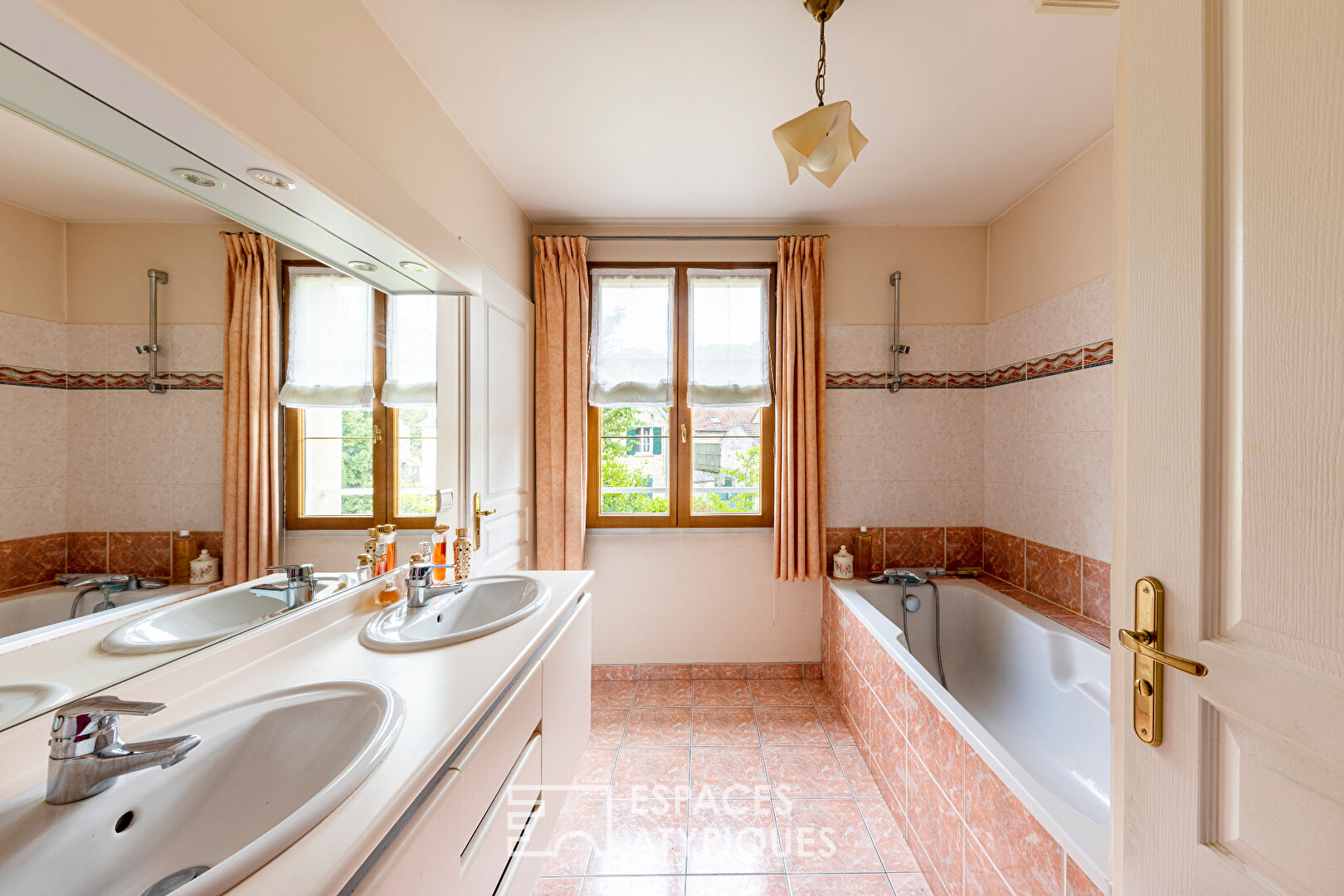 Villa Bellevue –  Belle demeure contemporaine face au green à Presles.
