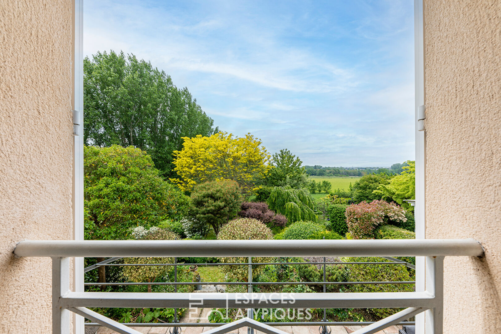 Villa Bellevue –  Belle demeure contemporaine face au green à Presles.