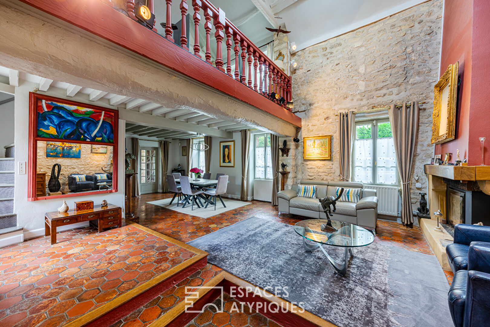 Discreet 19th century property in the heart of the village