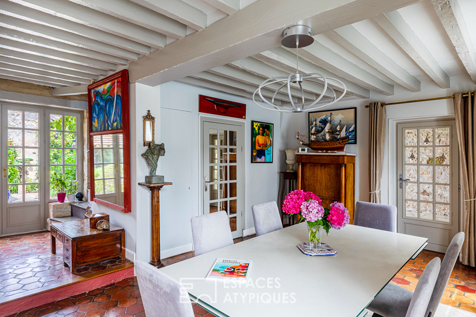Discreet 19th century property in the heart of the village