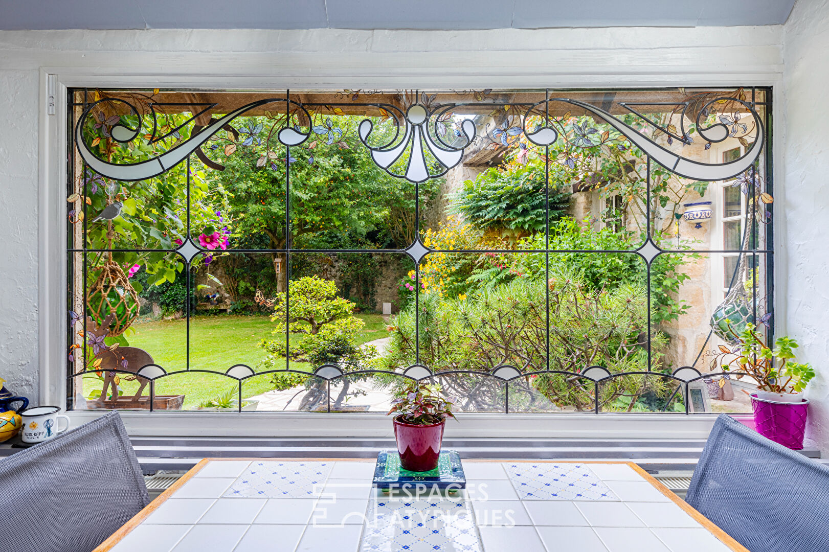 Discreet 19th century property in the heart of the village