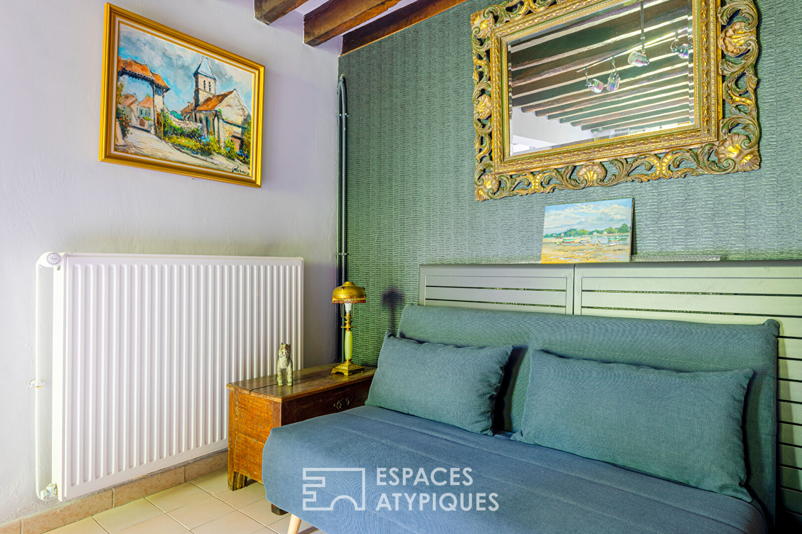 Discreet 19th century property in the heart of the village