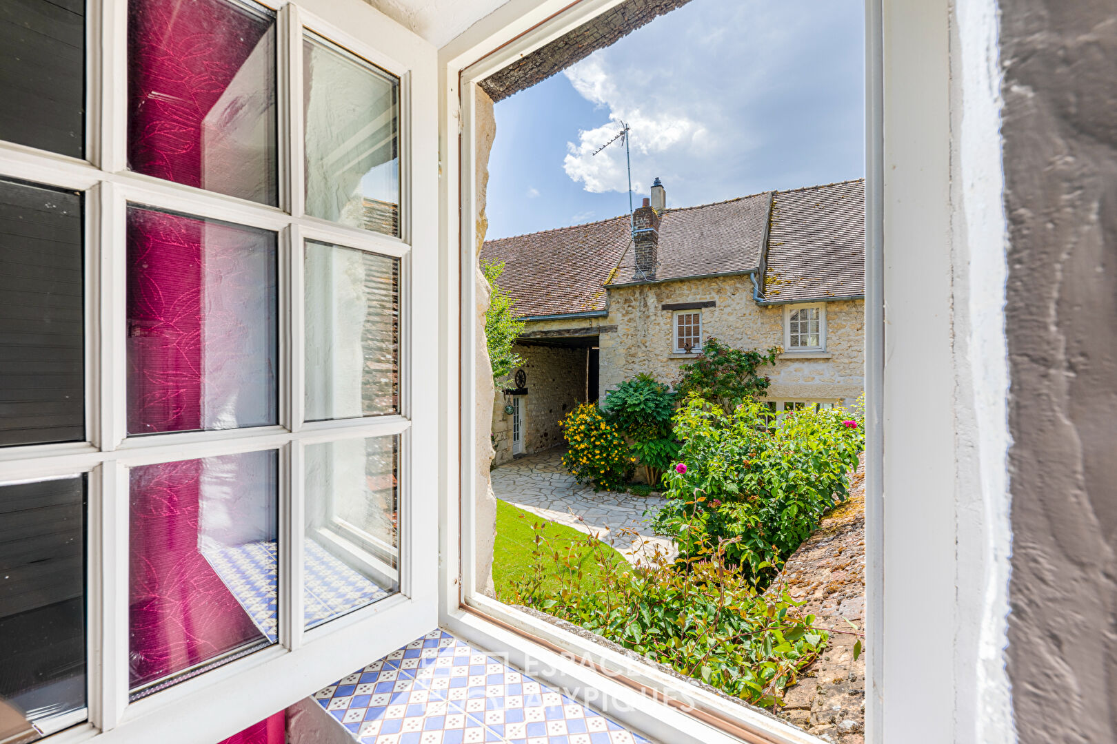 Discreet 19th century property in the heart of the village