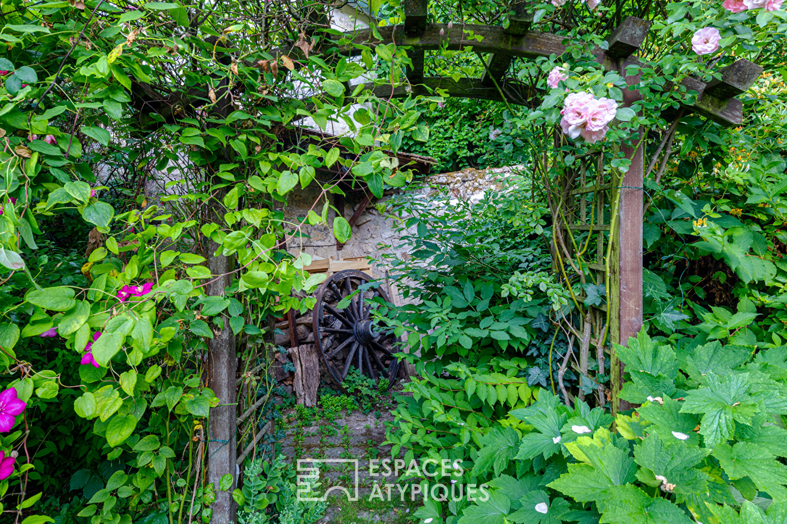 Discreet 19th century property in the heart of the village