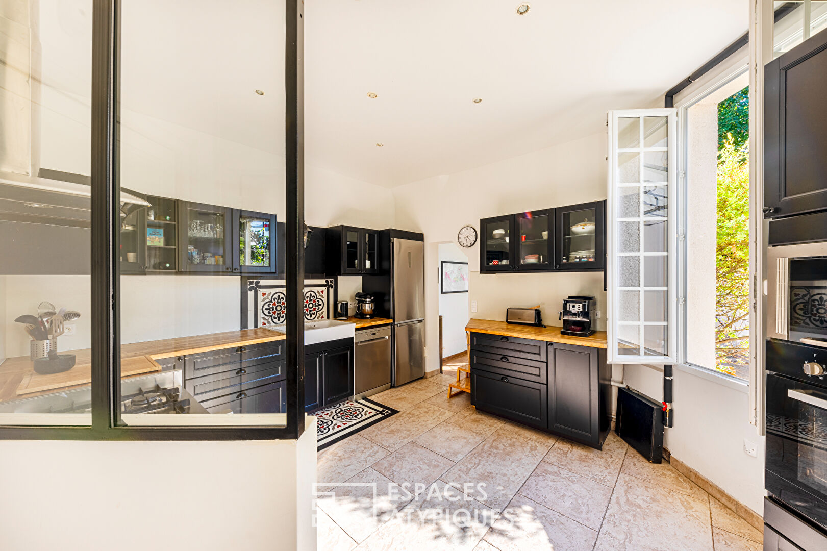 Family townhouse with large paved courtyard. Montmorency center
