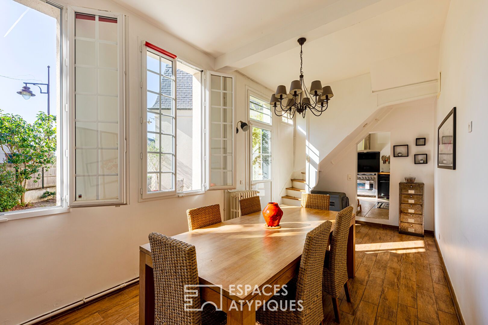 Family townhouse with large paved courtyard. Montmorency center