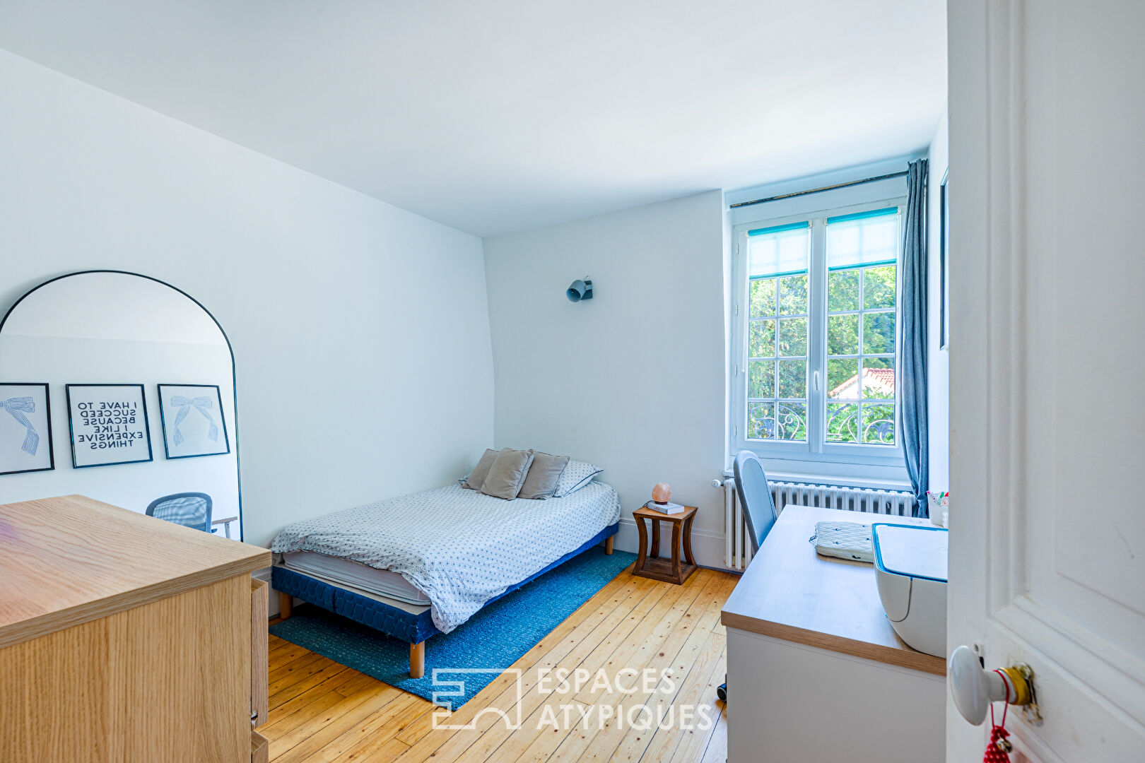 Family townhouse with large paved courtyard. Montmorency center