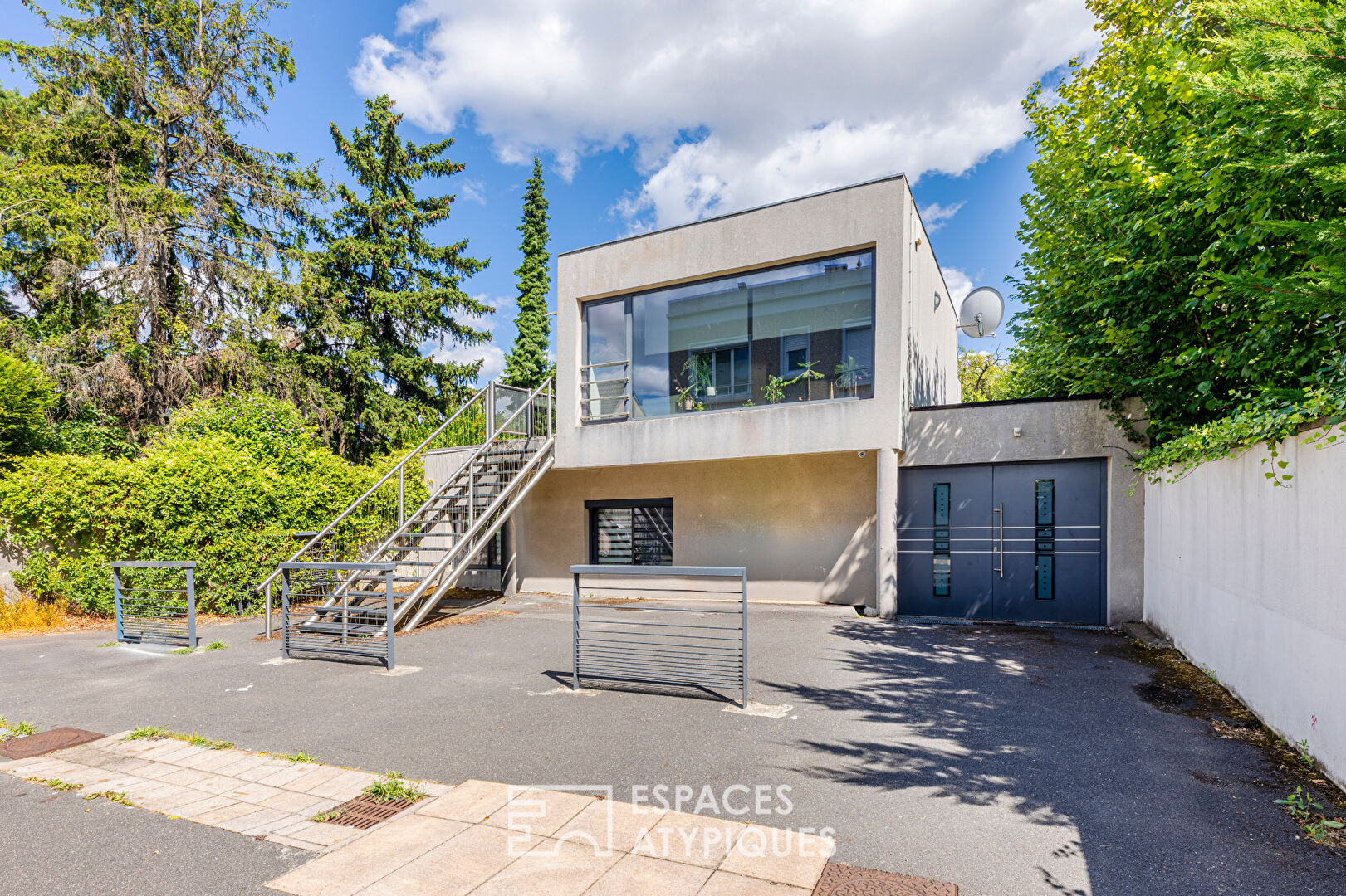 Maison cubique proche gare à Sannois