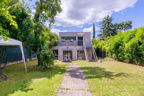 Cubic house near the train station in Sannois