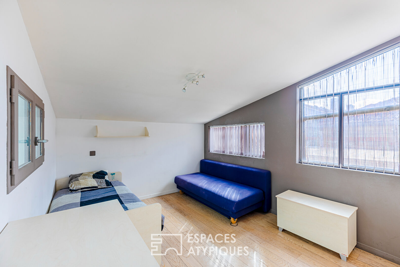 Grand loft sur trois niveaux avec espace bien-être et salle de cinéma à Argenteuil