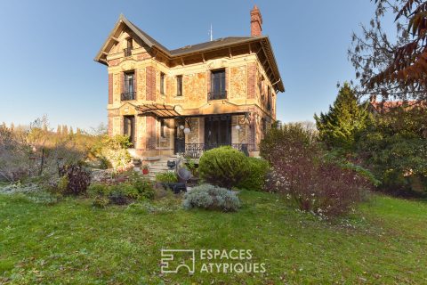 Beautiful bourgeois house in millstone with exceptional fireplaces and its wooded garden