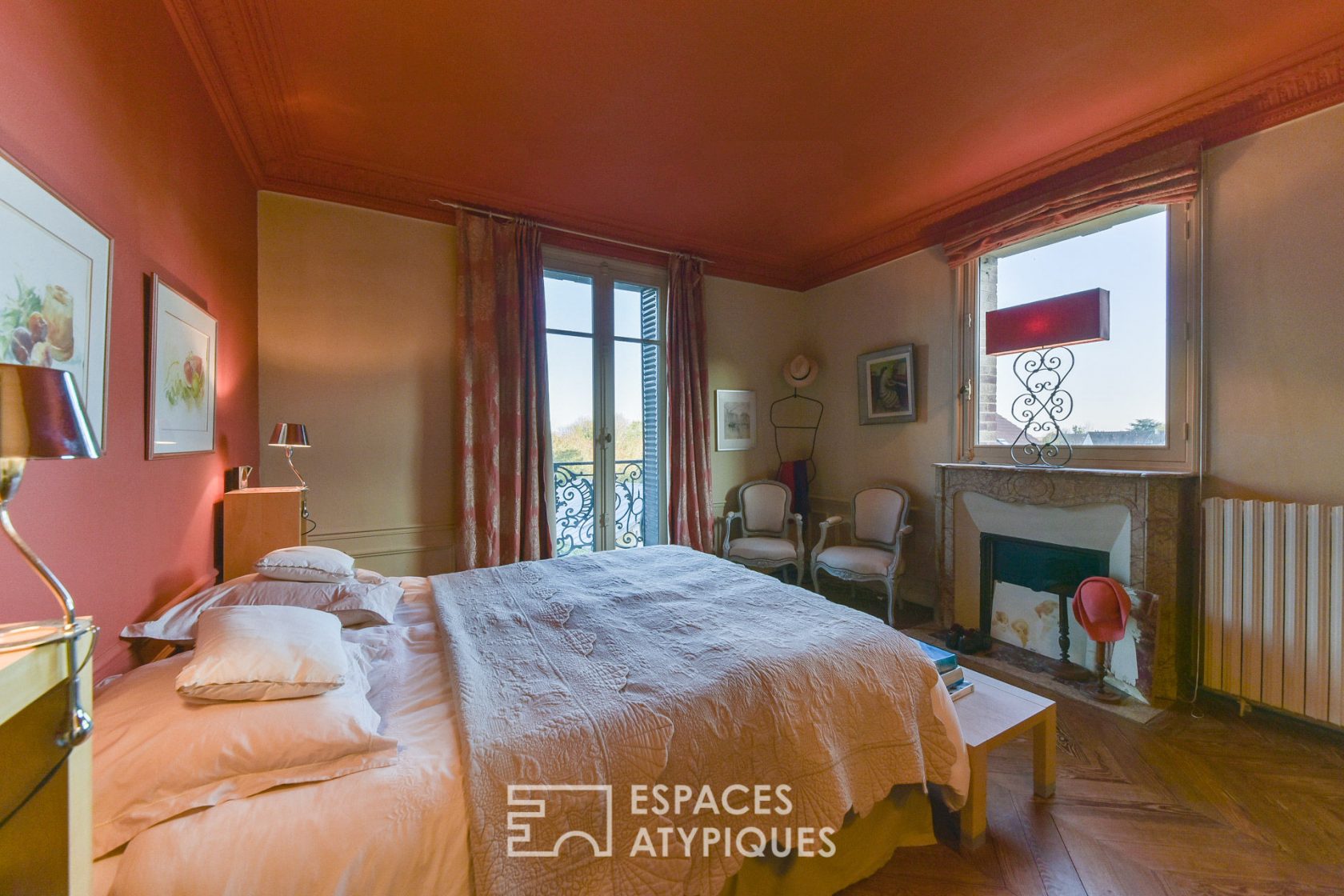 Beautiful bourgeois house in millstone with exceptional fireplaces and its wooded garden