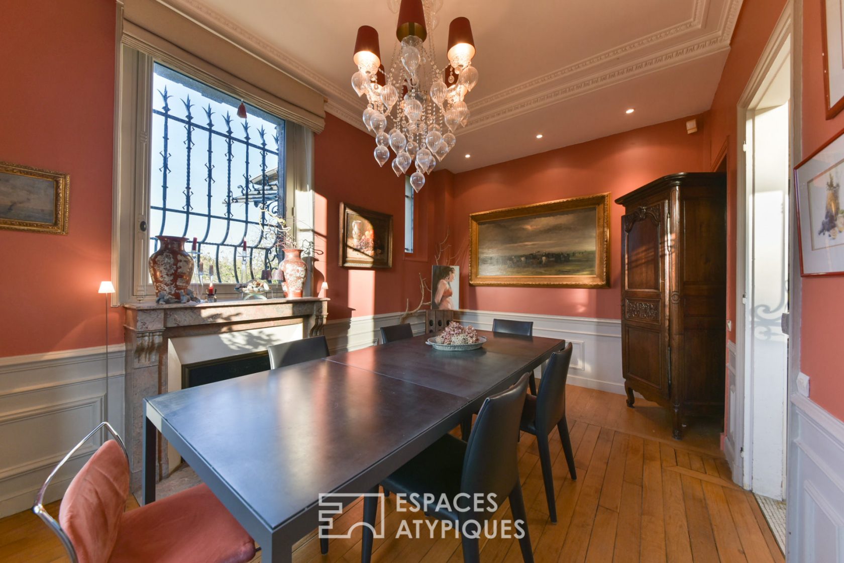 Beautiful bourgeois house in millstone with exceptional fireplaces and its wooded garden