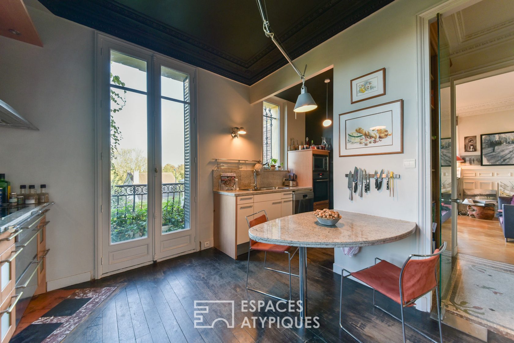 Beautiful bourgeois house in millstone with exceptional fireplaces and its wooded garden
