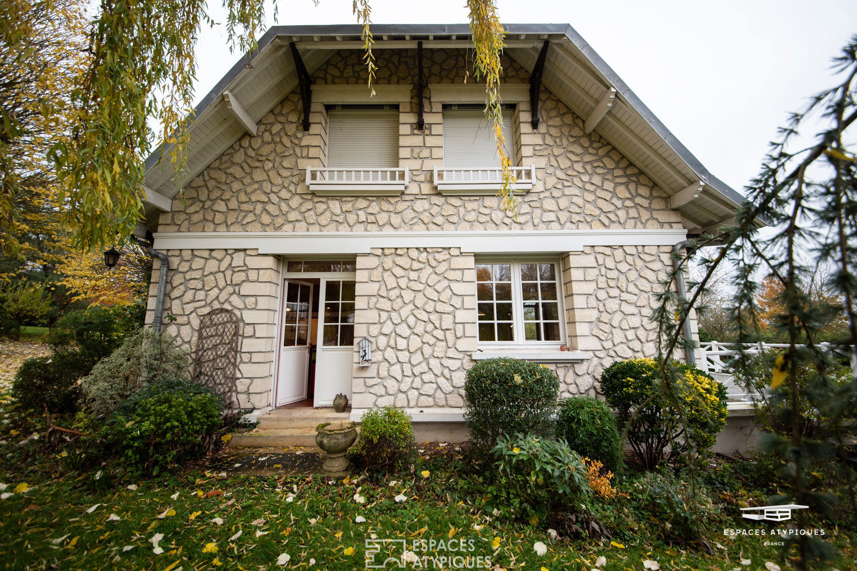« Chez Auguste et Rose » : La Villa début de siècle et son atelier verrières