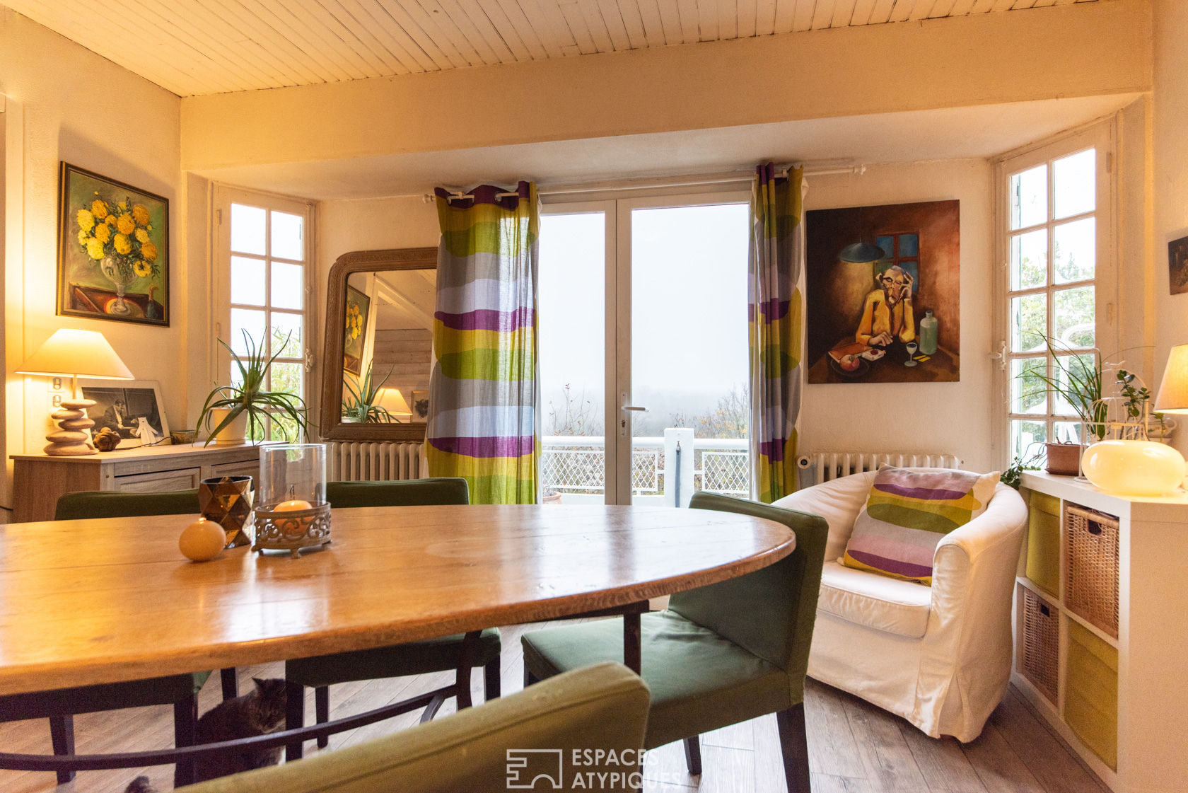 Cocooning house with panoramic views