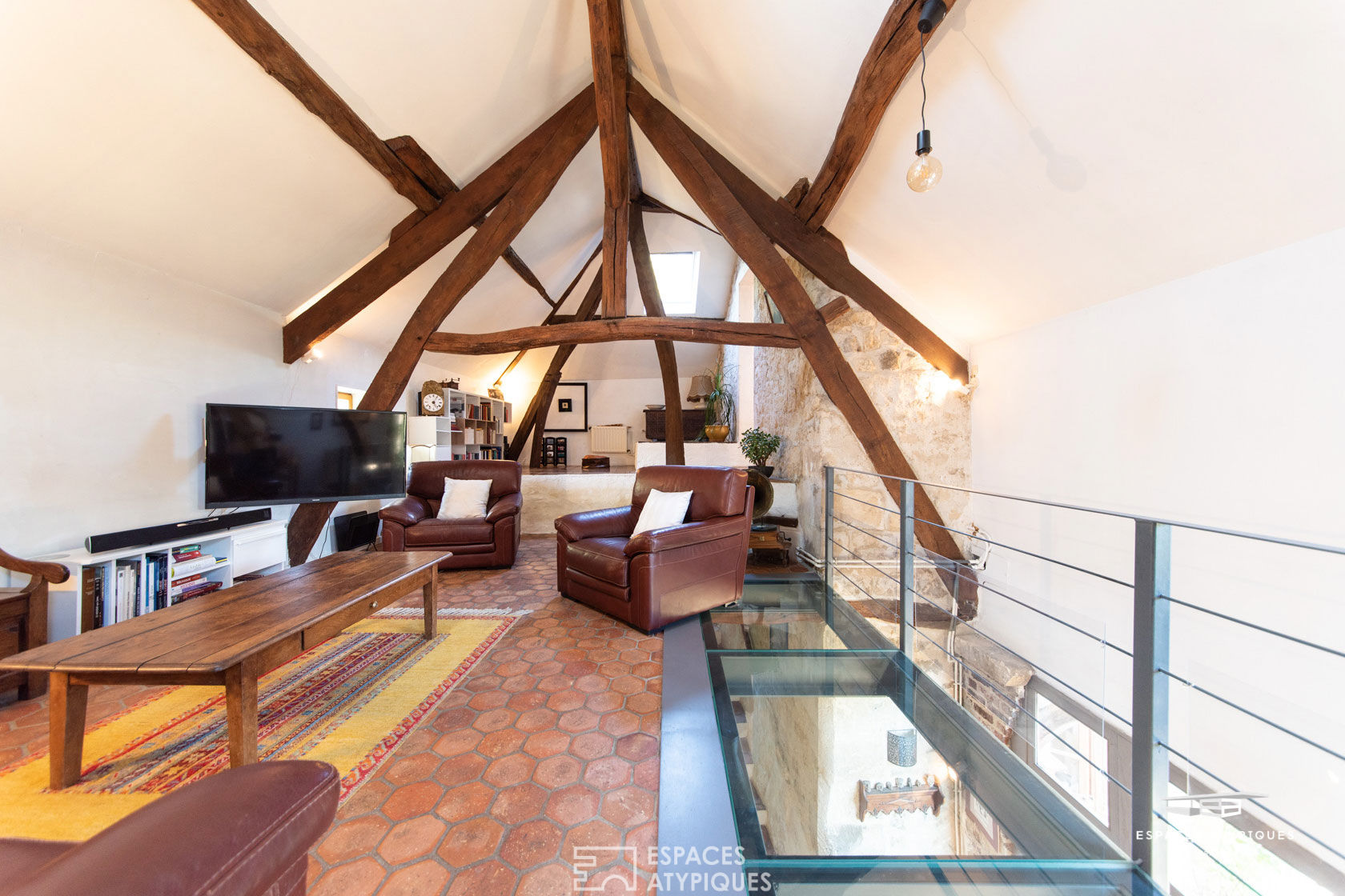 Beautiful stone house and its swimming pool