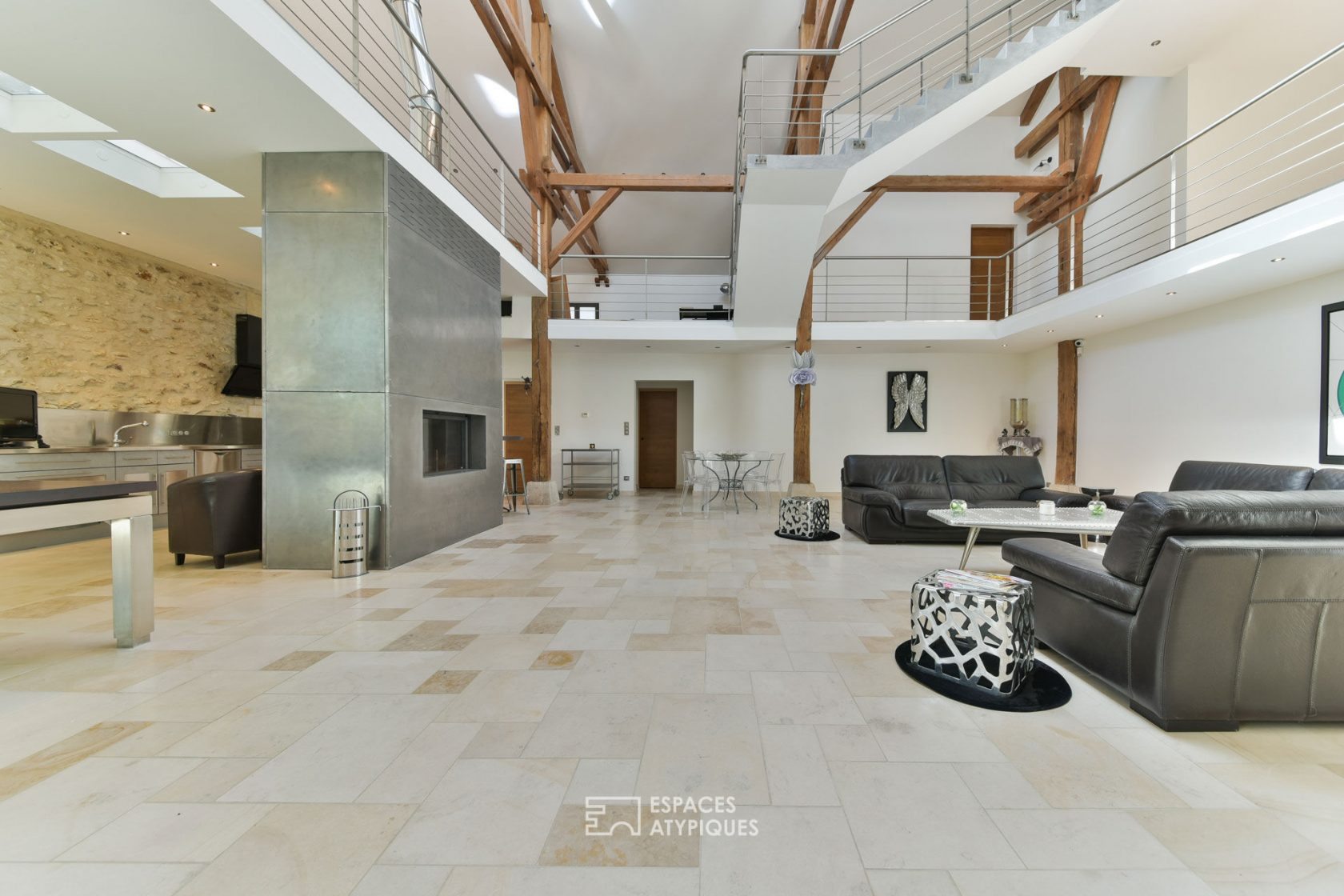 LOFT CONTEMPORAIN PISCINE INTERIEURE,VUE SUR PARIS