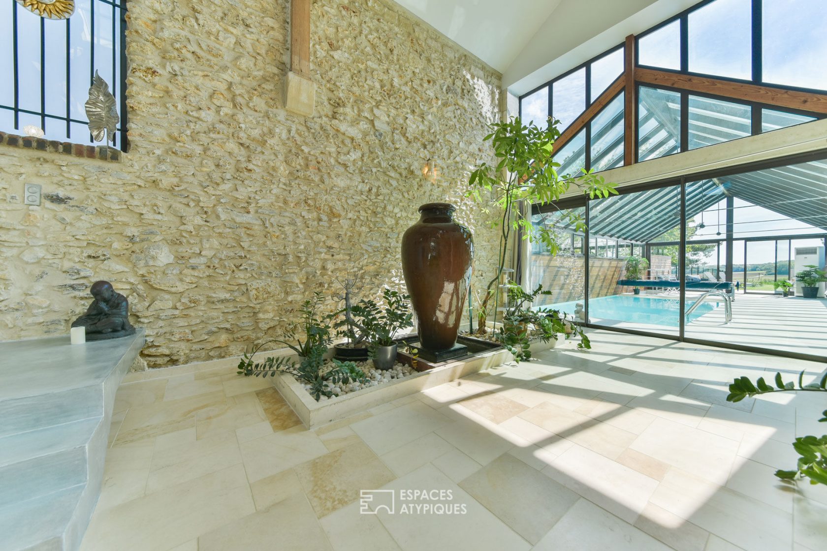 LOFT CONTEMPORAIN PISCINE INTERIEURE,VUE SUR PARIS