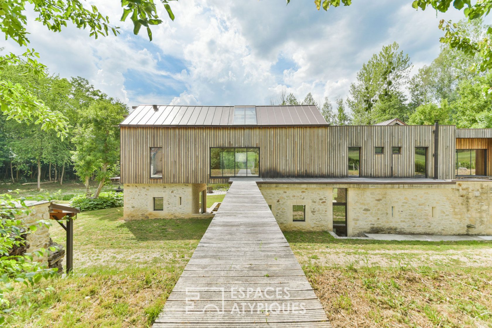 Unusual: rehabilitation of a mill in the heart of the Natural Park.