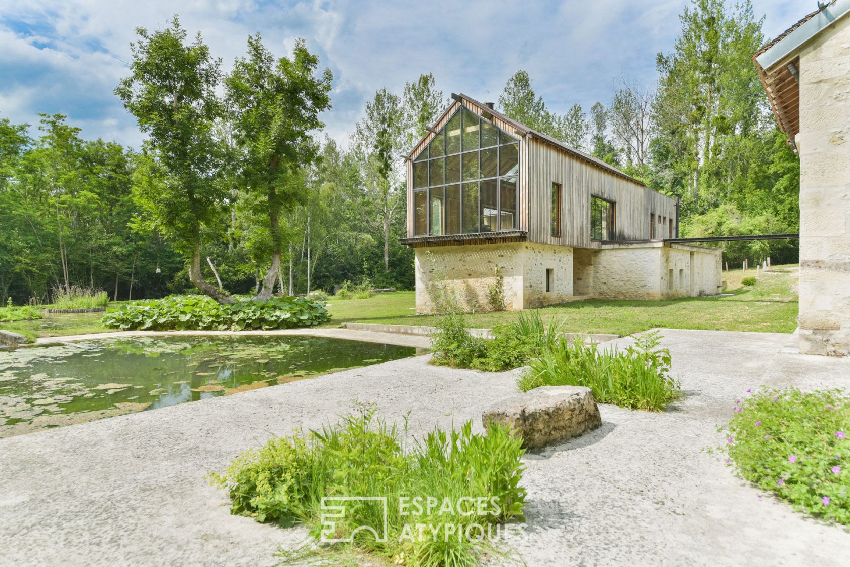 Unusual: rehabilitation of a mill in the heart of the Natural Park.