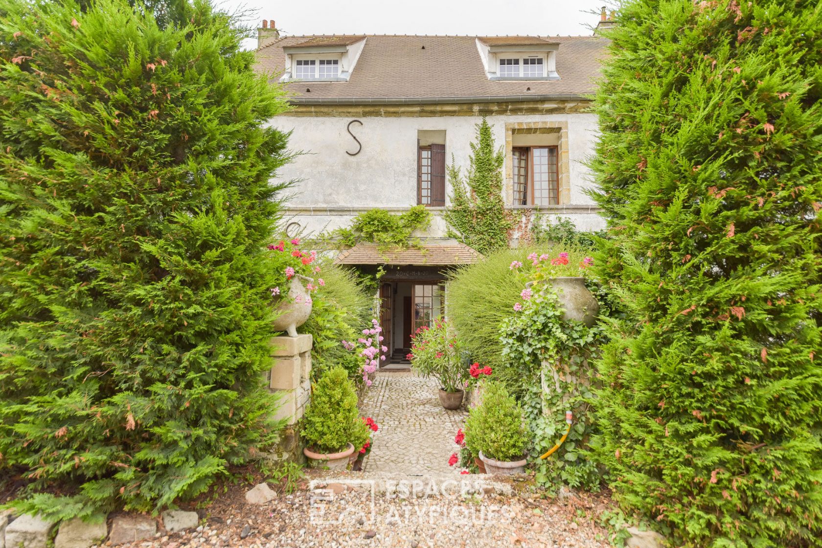 Duplex in a former Prioress