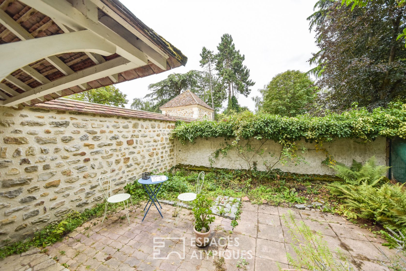 Duplex in a former Prioress