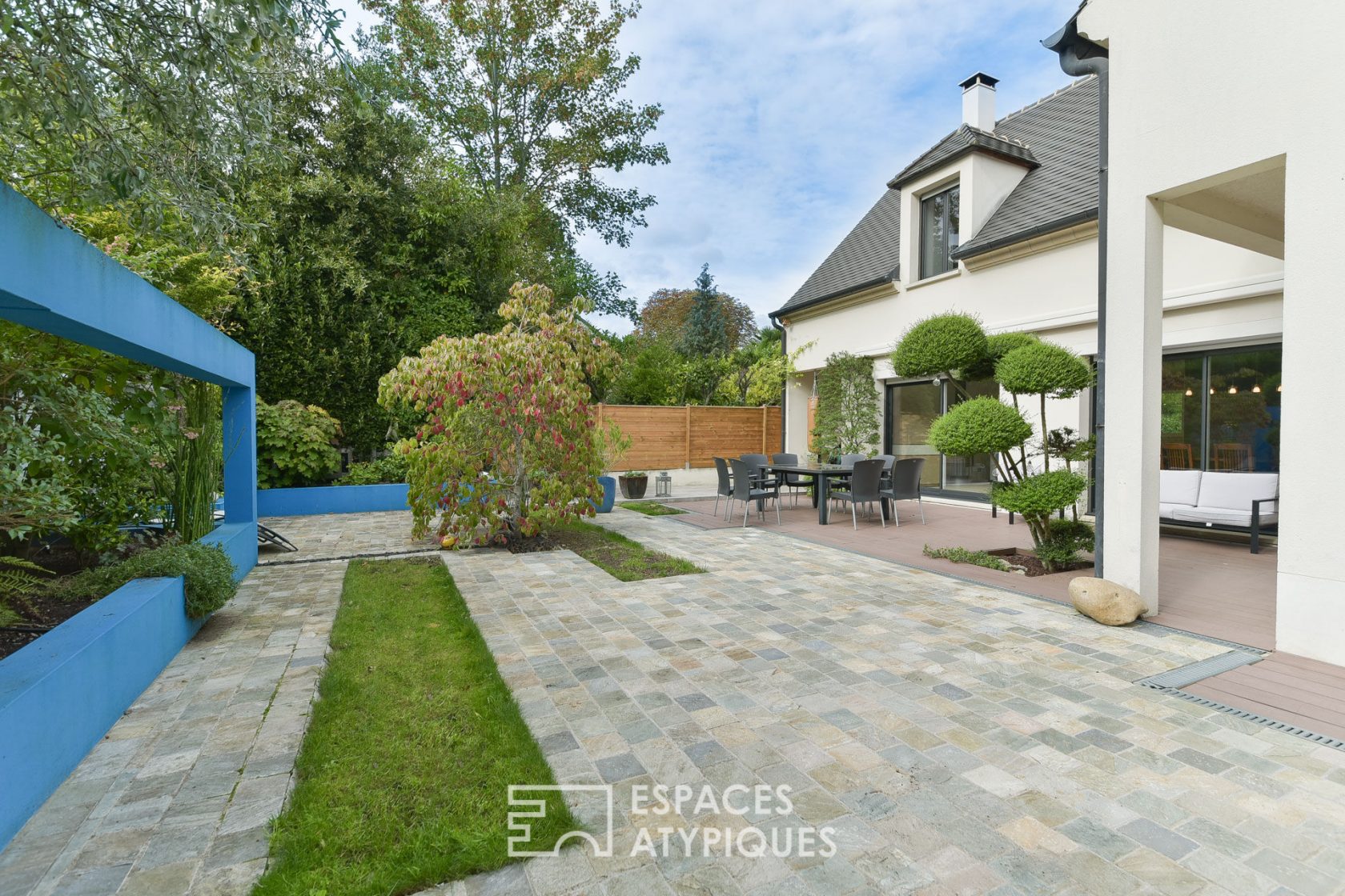 The botanical setting – Contemporary house and its landscaped garden