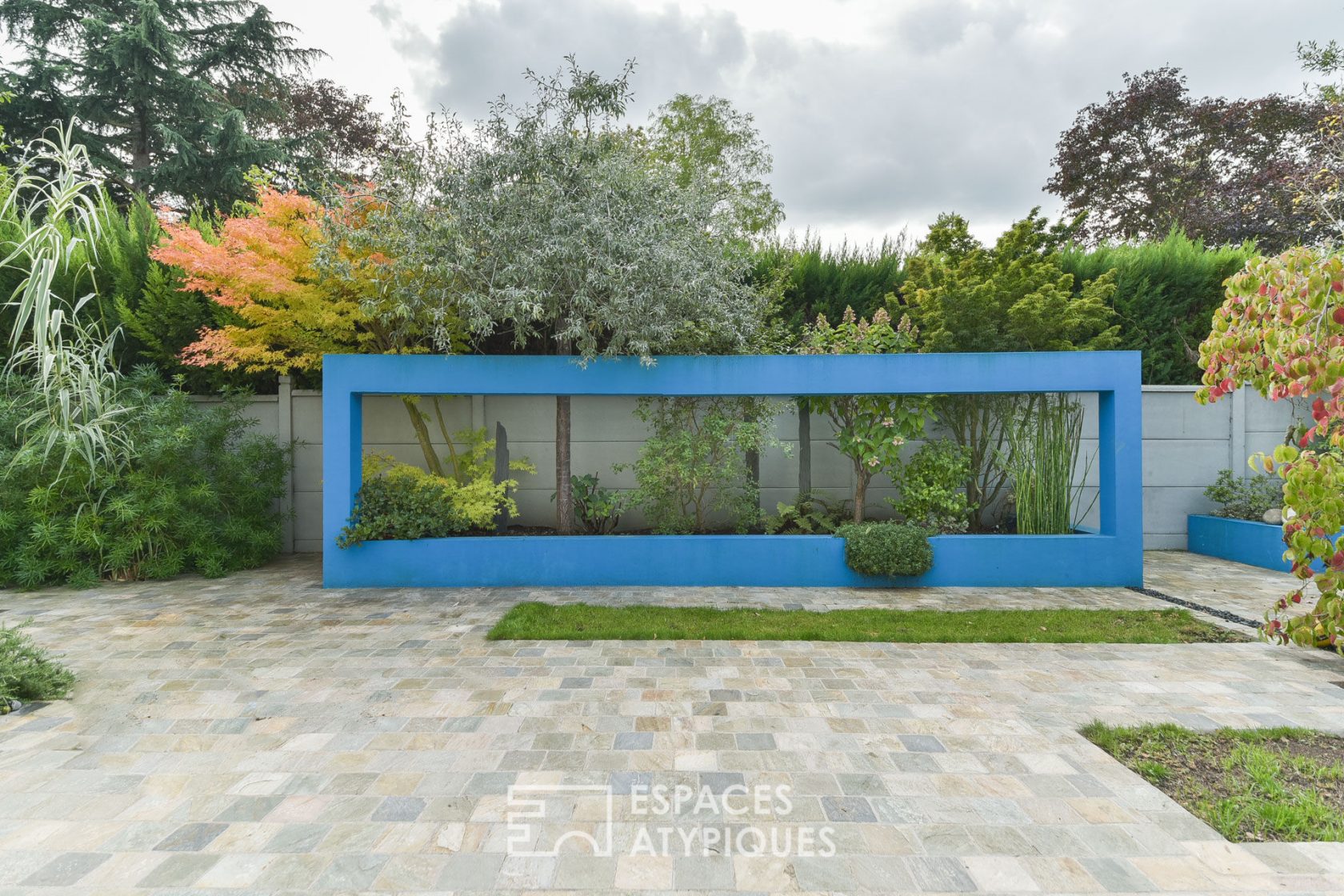The botanical setting – Contemporary house and its landscaped garden