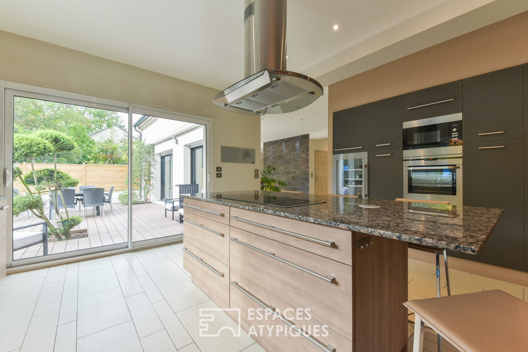 The botanical setting – Contemporary house and its landscaped garden