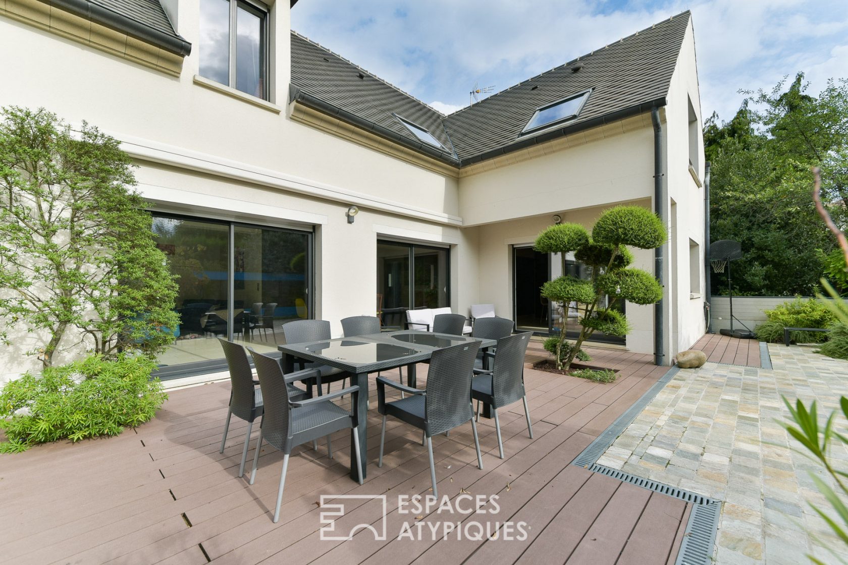 The botanical setting – Contemporary house and its landscaped garden