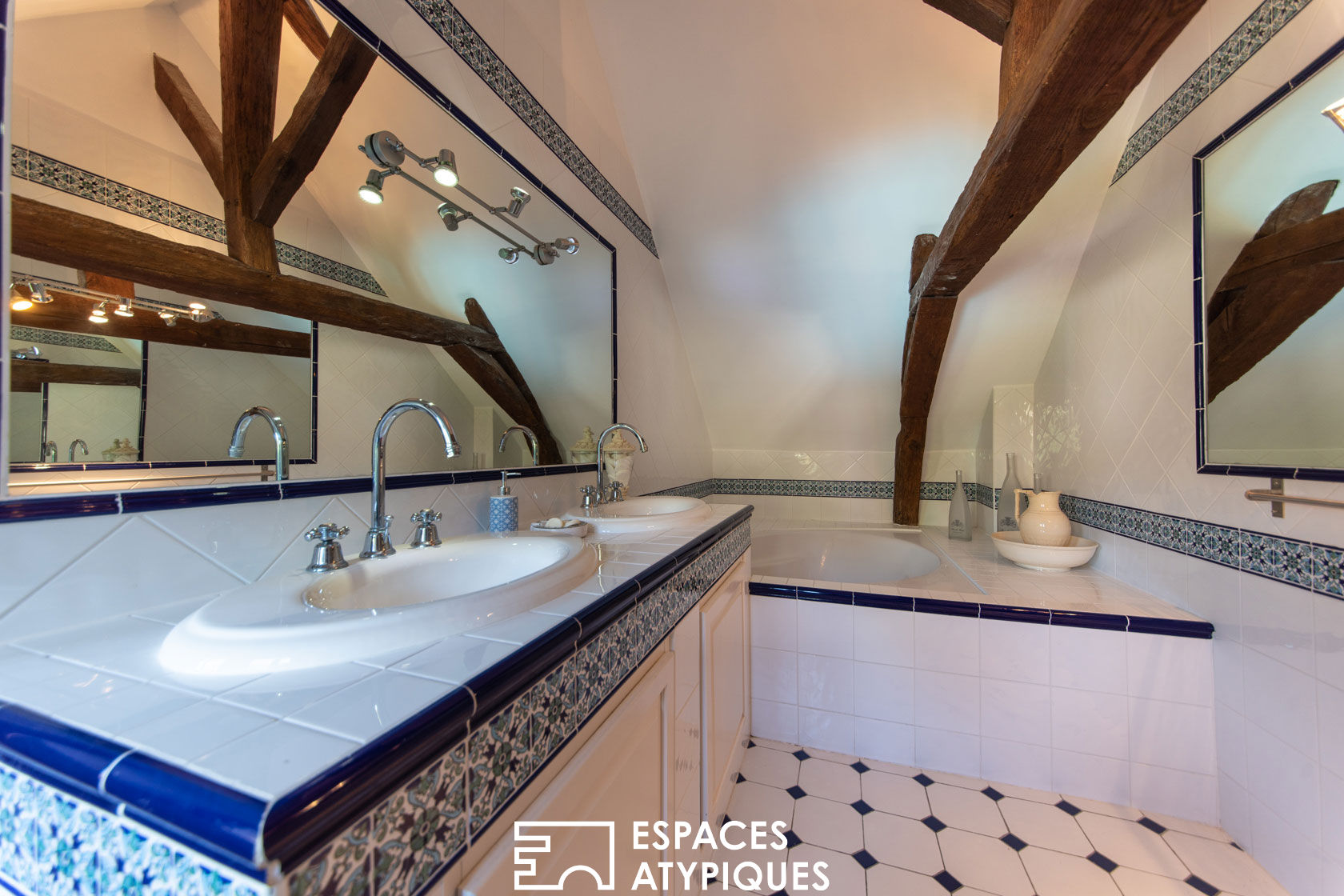 Belle Propriété avec piscine, alliance de modernité et de tradition
