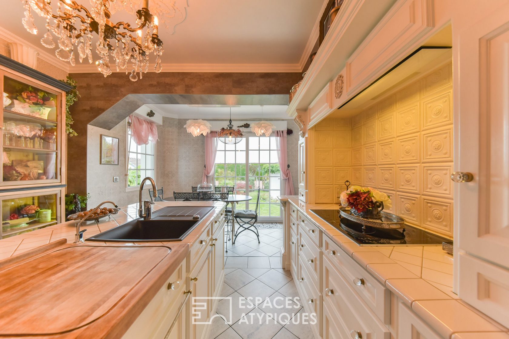 American way of life – villa avec piscine et court de tennis.