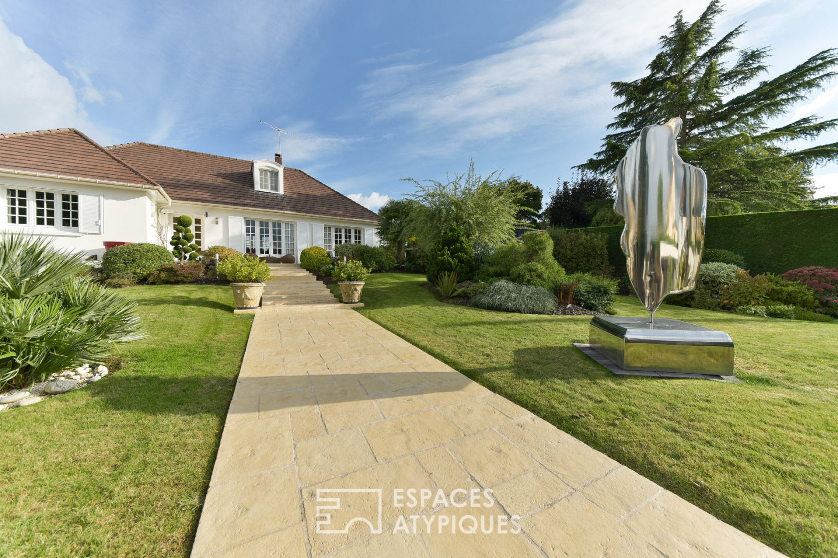American way of life – villa avec piscine et court de tennis.
