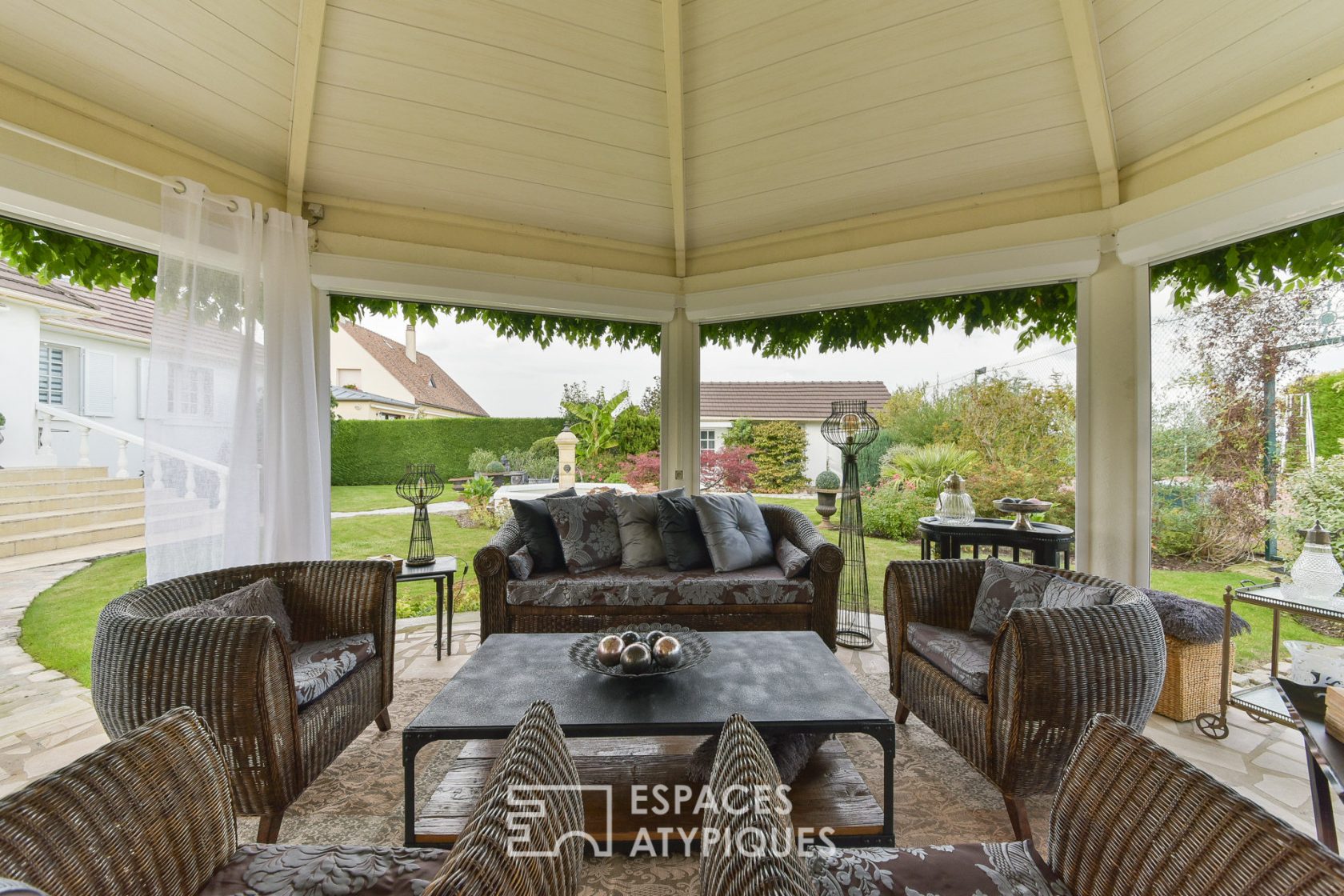 American way of life – villa avec piscine et court de tennis.